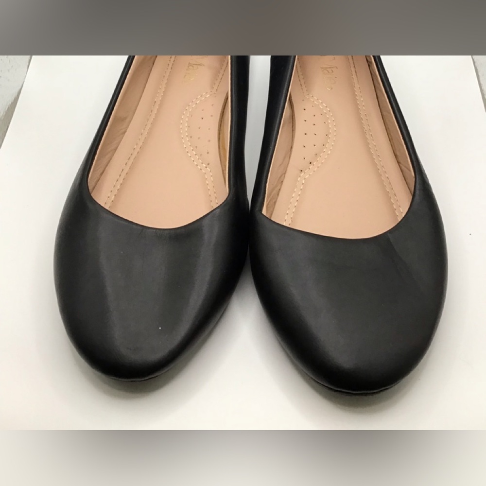 Bella Marie Black Very Comfortable Flats. In size 9